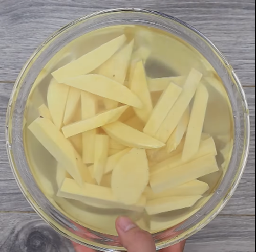 Tự làm ô mai cóc chua ngọt, trong veo, thơm lừng, chưa ăn đã “chảy nước miếng”