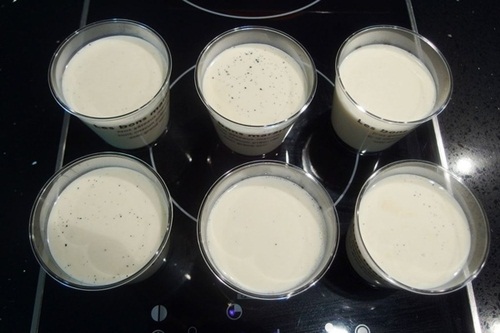 Tự làm Parfait vị dâu tây tại nhà ngon như ngoài tiệm