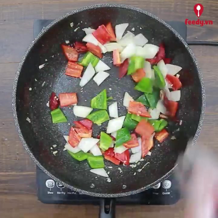 Tự làm pizza gà cay ngon đúng điệu Hàn Quốc