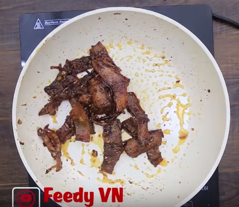 Tự làm pizza thịt nấm và khoai tây ngon mê li