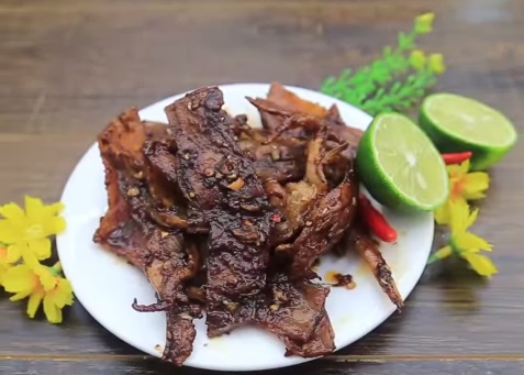 Tự làm pizza thịt nấm và khoai tây ngon mê li