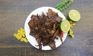 Tự làm pizza thịt nấm và khoai tây ngon mê li