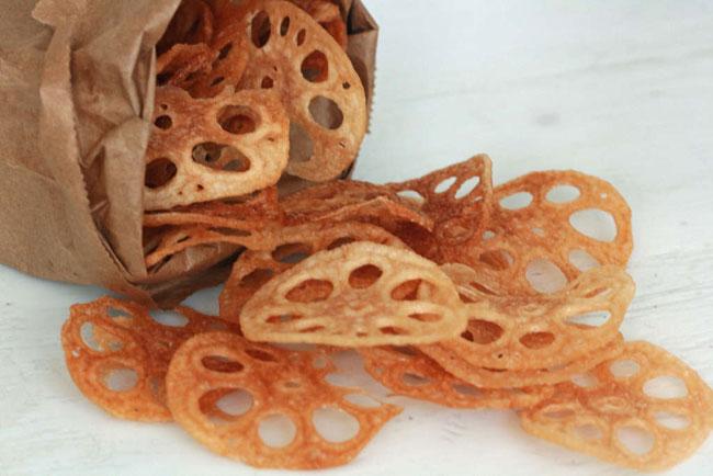 Tự làm snack củ sen thơm giòn