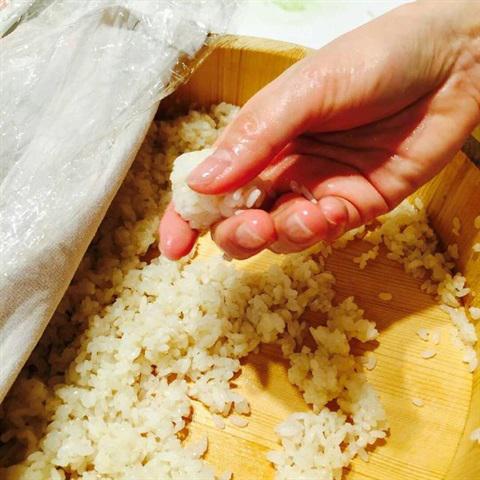 Cách làm sushi nắm nigirizushi