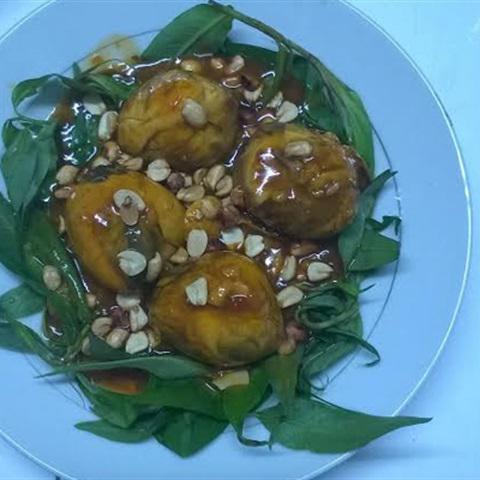 Cách làm trứng vịt lộn xào me