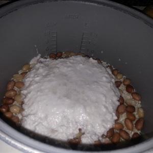 Cách làm xôi đậu phộng bằng nồi cơm điện