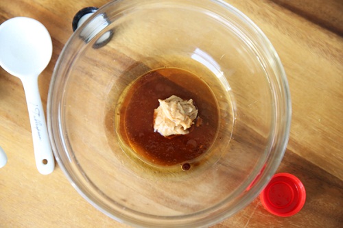 Tự làm xúc xích tẩm bột ngô chiên giòn rụm