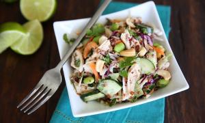 Tự làm xúc xích tẩm bột ngô chiên giòn rụm