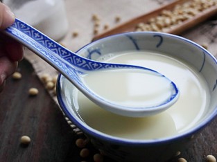 Tự nấu sữa đậu nành thơm sánh