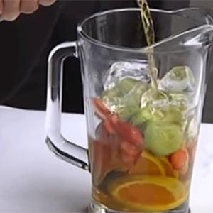 Tự pha cocktail trái cây thơm ngon