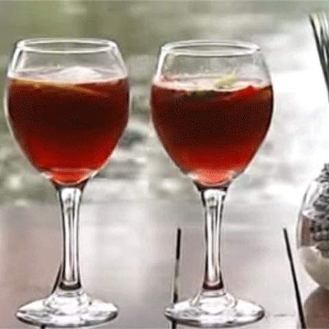 Tự pha cocktail trái cây thơm ngon