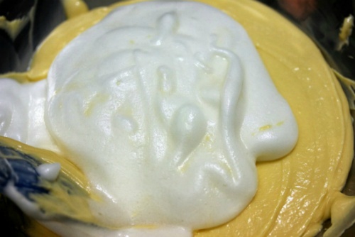 Tự tay làm bánh khoai lang bọc xúc xích  nóng hổi giòn rụm