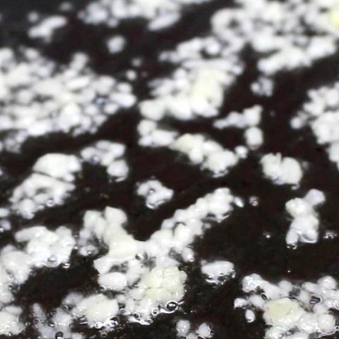 Cách làm tương ớt tỏi thơm ngon