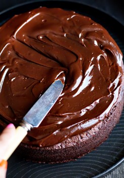 Tuyệt chiêu làm bánh gato chocolate rõ từng chi tiết