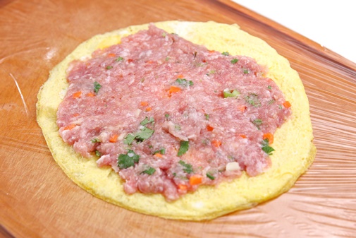 Tuyệt chiêu làm xúc xích lốc xoáy chiên xù "ngon không chỗ nào chê"