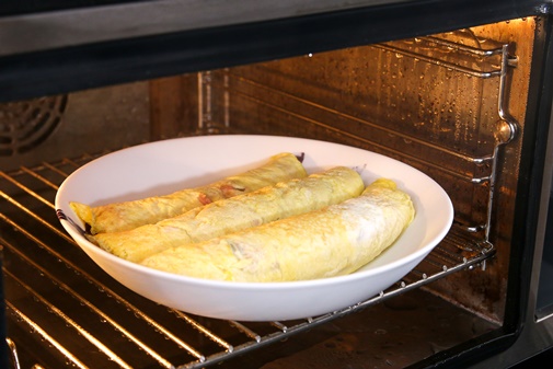 Tuyệt chiêu làm xúc xích lốc xoáy chiên xù "ngon không chỗ nào chê"