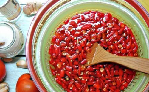 Tuyệt chiêu luộc trứng nhanh chín, thơm ngon mà chẳng cần tí nước nào