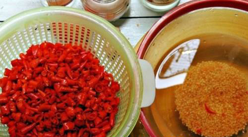 Tuyệt chiêu luộc trứng nhanh chín, thơm ngon mà chẳng cần tí nước nào