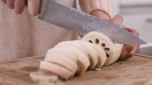 Tuyệt chiêu tạo hình trái tim siêu dễ thương cho trứng luộc chỉ trong 4 bước