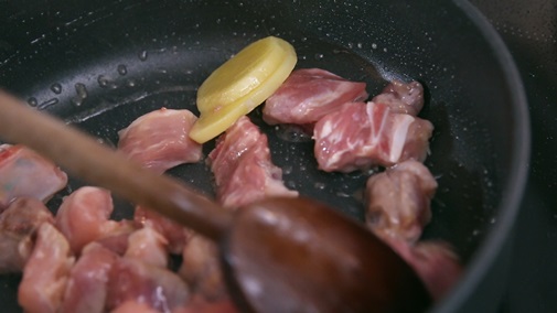 Tuyệt chiêu tạo hình trái tim siêu dễ thương cho trứng luộc chỉ trong 4 bước