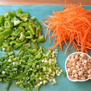 Cách làm ức gà xào rau củ