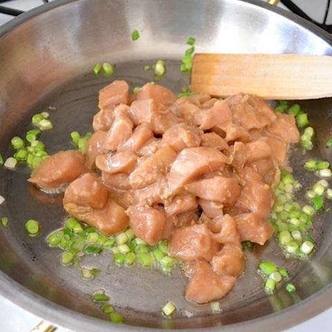 Cách làm ức gà xào rau củ