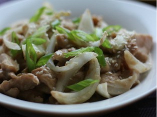 Ức gà xào tương.