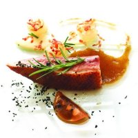 Ức vịt áp chảo kèm xốt nâu