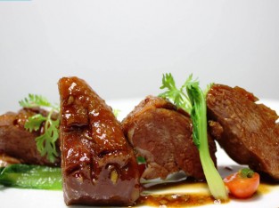 Ức vịt kho gừng