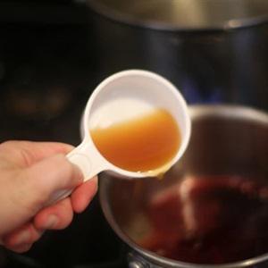 Cách làm ức vịt sốt rượu vang