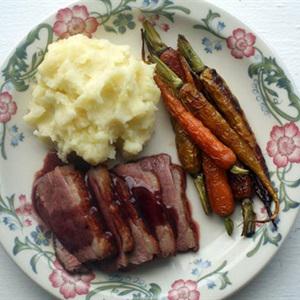 Cách làm ức vịt sốt rượu vang