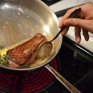 Cách làm ức vịt sốt rượu vang