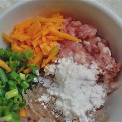 Cách làm vải nhồi tôm thịt