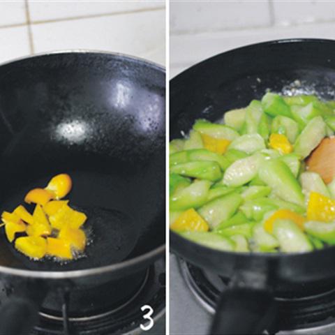Cách làm vải xào mướp