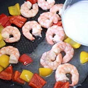 Cách làm vải xào tôm tươi
