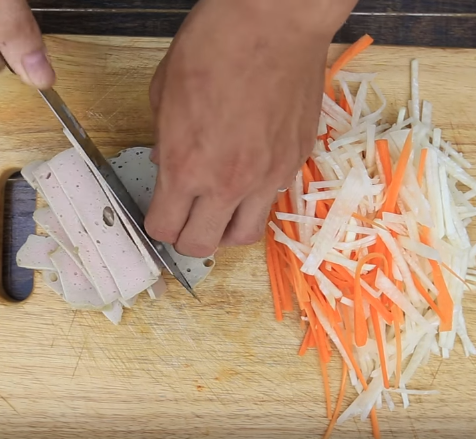 Váng đậu cuộn tôm chiên giòn rụm, đậm đà hương vị Việt