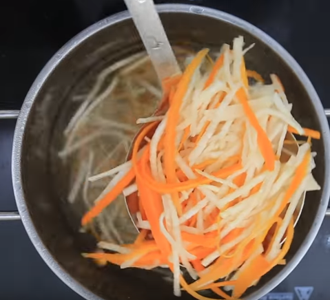 Váng đậu cuộn tôm chiên giòn rụm, đậm đà hương vị Việt