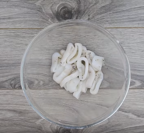 Vàng giòn béo ngậy xúc xích chiên bột ngô