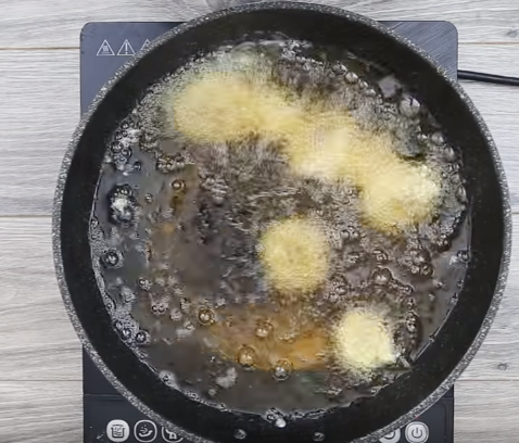 Vàng giòn béo ngậy xúc xích chiên bột ngô