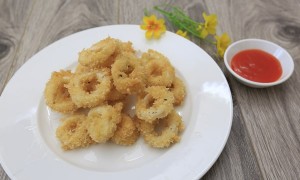 Vàng giòn béo ngậy xúc xích chiên bột ngô