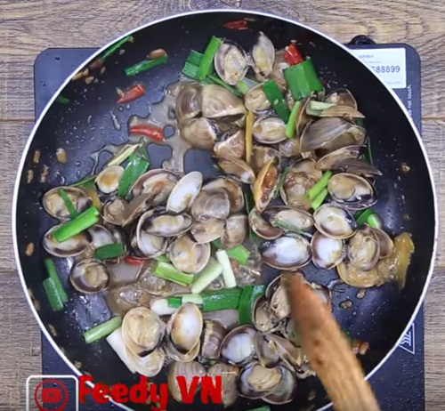 Vào bếp làm thịt ba chỉ ram đường thơm ngon, đậm đà đưa cơm