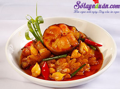 Vào bếp ngày đầu tuần cùng món Cá lăng kho củ nén