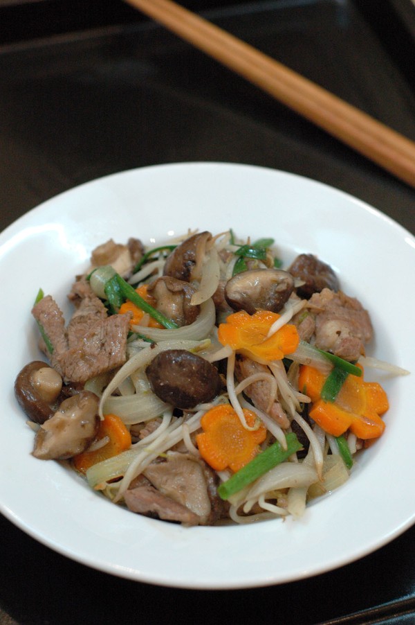 Vào bếp với món nấm thịt xào thập cẩm