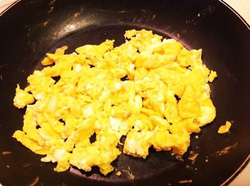 Vét sạch nồi cơm với món tôm rim tỏi thơm lừng, đậm đà hấp dẫn