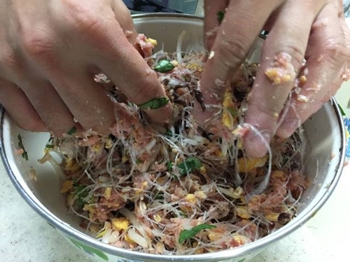 Vét sạch nồi cơm với món tôm rim tỏi thơm lừng, đậm đà hấp dẫn