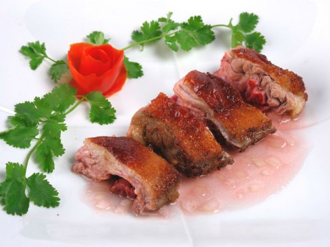 Vịt đút lò sốt rượu vang