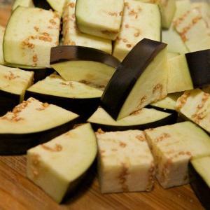 Cách làm vịt kho khoai tây và cà tím