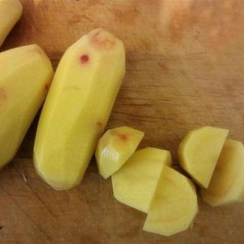 Cách làm vịt kho khoai tây và cà tím