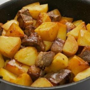 Cách làm vịt kho khoai tây và cà tím