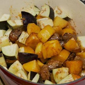 Cách làm vịt kho khoai tây và cà tím